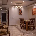 شقه فندقيه فاخره رؤية مفتوحه للأهرامات