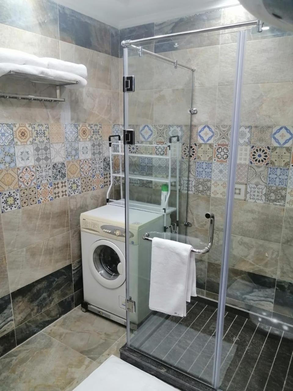 شقه فندقيه فاخره رؤية مفتوحه للأهرامات Cairo