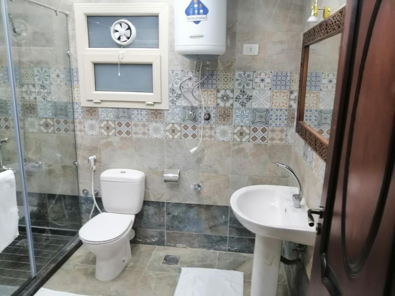 شقه فندقيه فاخره رؤية مفتوحه للأهرامات Apartment Cairo